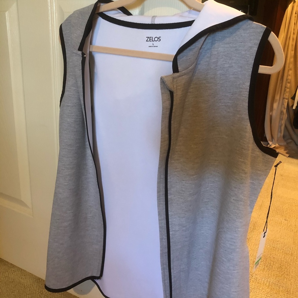 Sleeveless hoodie